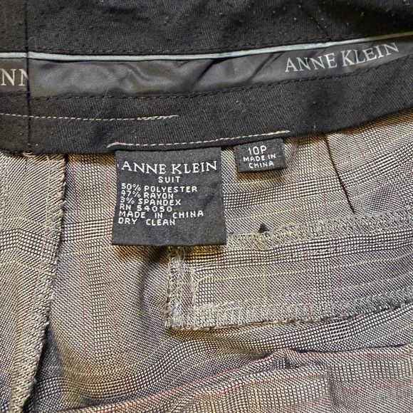 Anne Klein Suit
Spring Gray Suit 10P - Picture 6 of 7